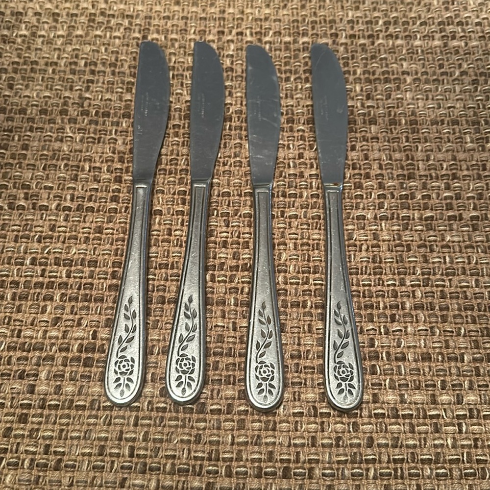 Stanley Robert’s-Rogers stainless flatware Korea 17 pcs “Floral Mist”